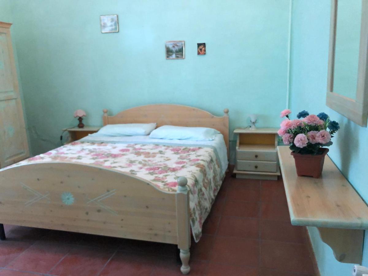 Agriturismo E Antica Fattoria Matteu Bed and Breakfast Teulada Buitenkant foto
